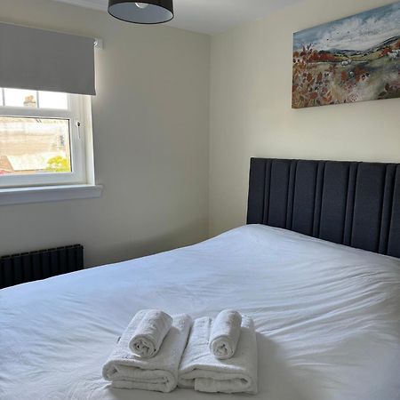 Modern 3 Bedroom Apartment In Markinch, Fife エクステリア 写真