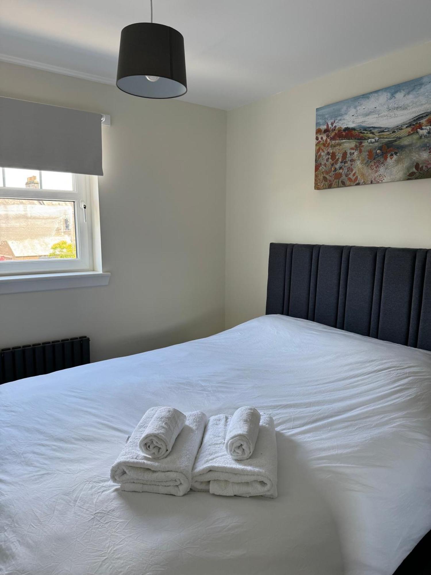 Modern 3 Bedroom Apartment In Markinch, Fife エクステリア 写真